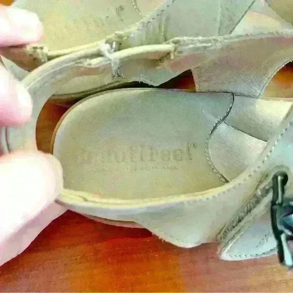 BeautiFeel Genuine Leather Sandals Cream Flats Open Toe,  Size US 6.5 - Picture 3 of 10